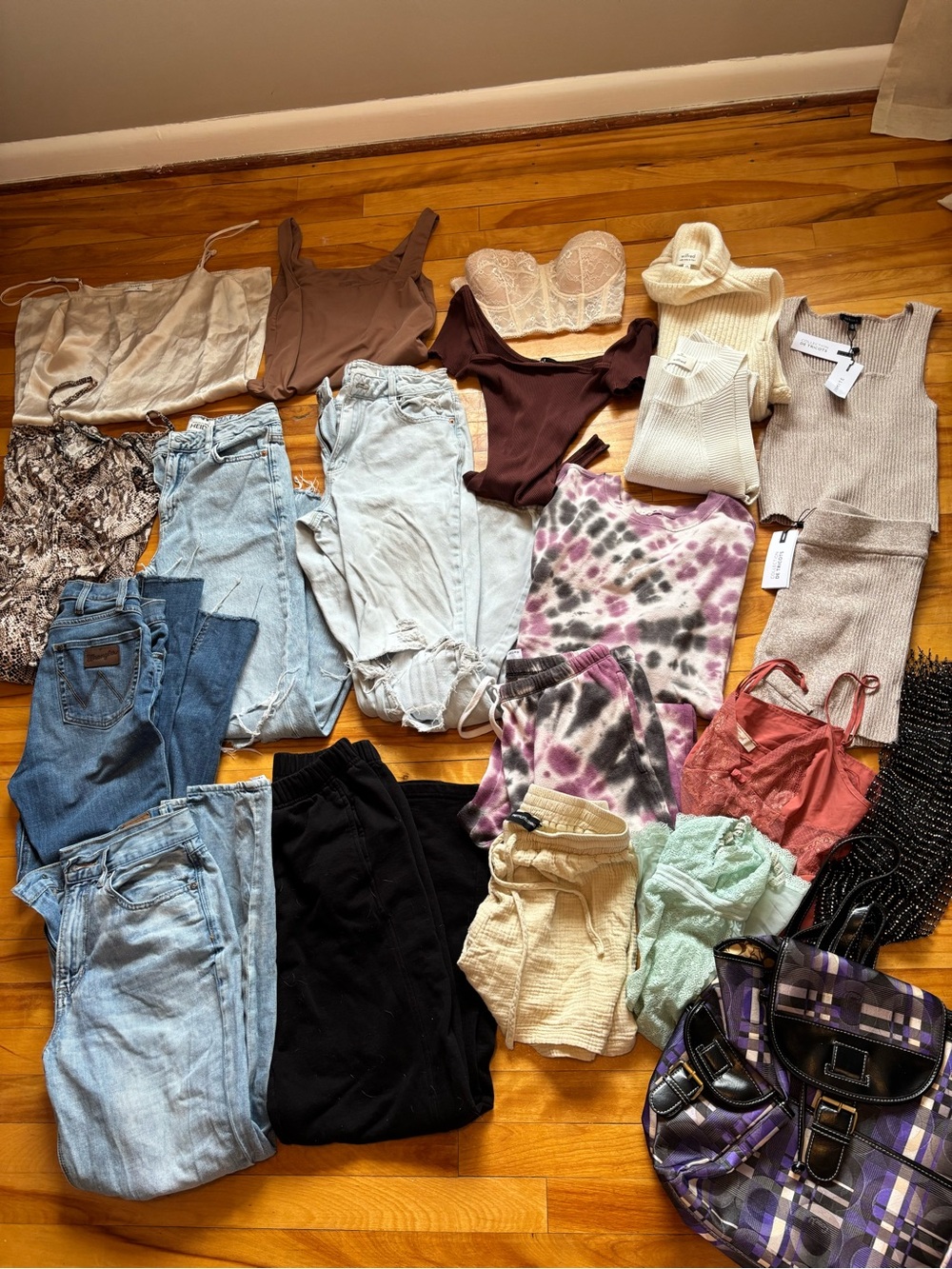 Huge women’s clothing lot